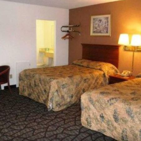 Rodeway Inn Youngstown Exterior foto