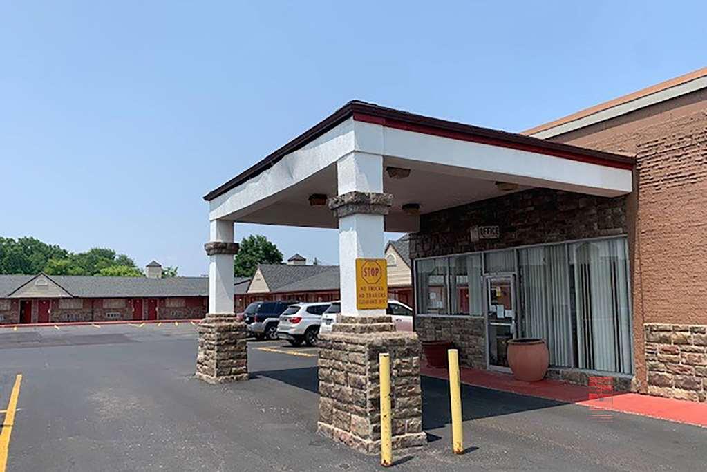 Rodeway Inn Youngstown Exterior foto