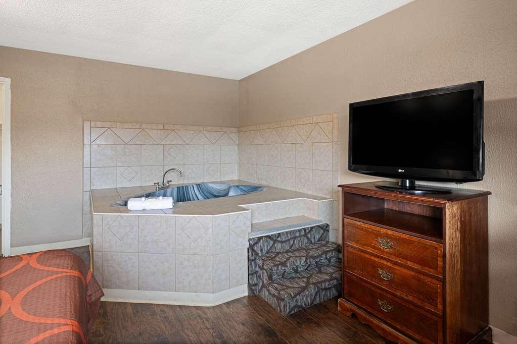 Rodeway Inn Youngstown Habitación foto