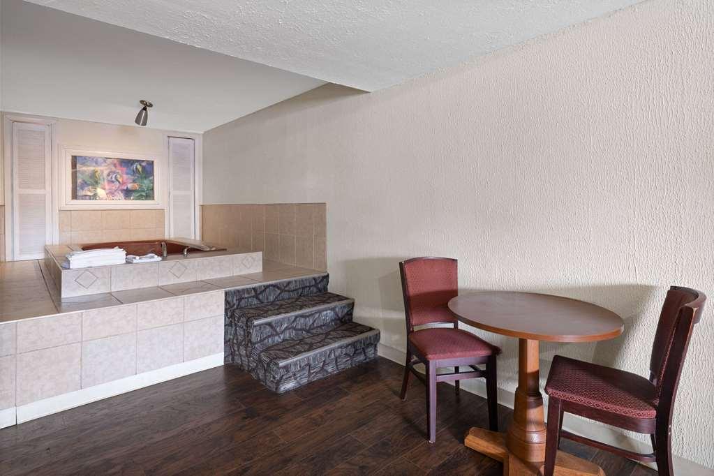 Rodeway Inn Youngstown Habitación foto