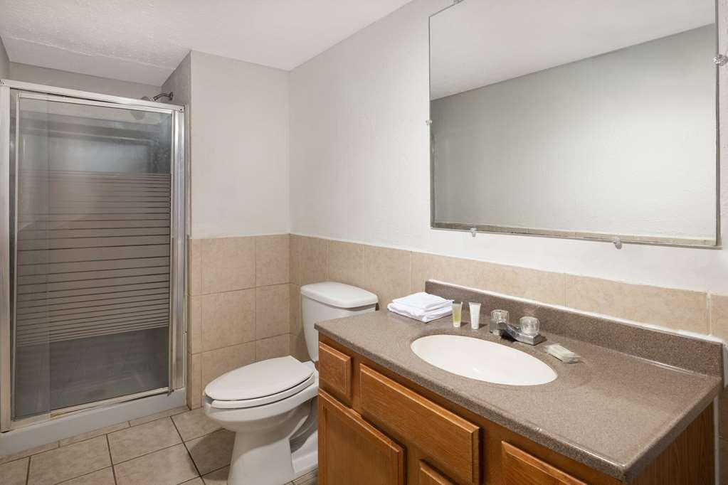 Rodeway Inn Youngstown Habitación foto