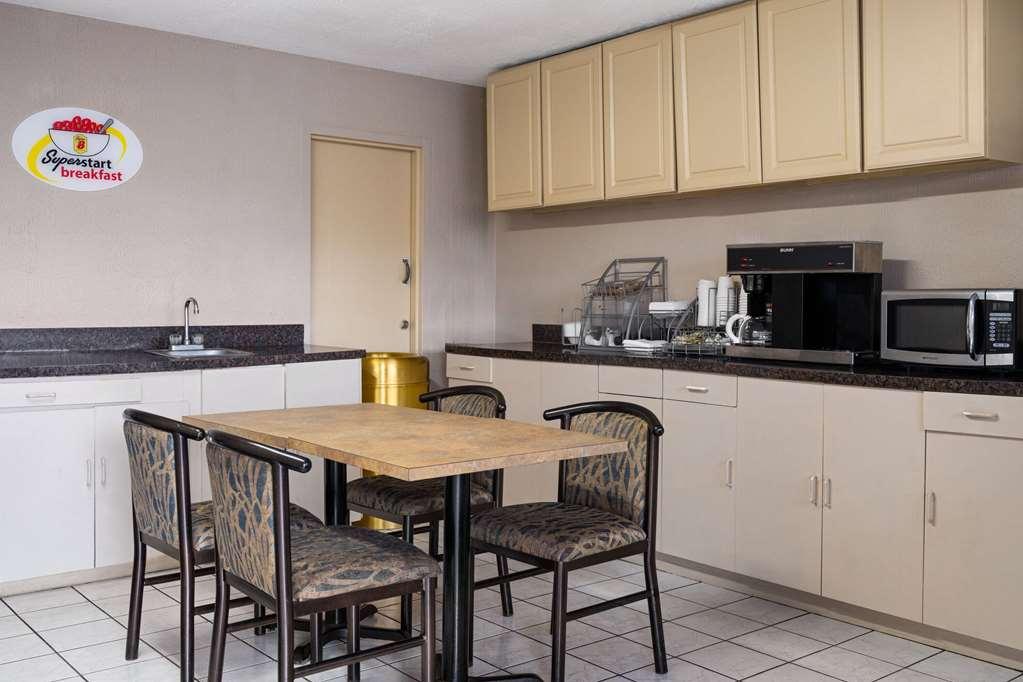 Rodeway Inn Youngstown Facilidades foto